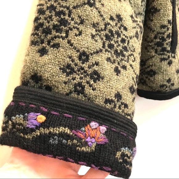 🌟Vintage 80’s/90’s Icelandic Design Floral Wool Coat (M) - Picture 3 of 10